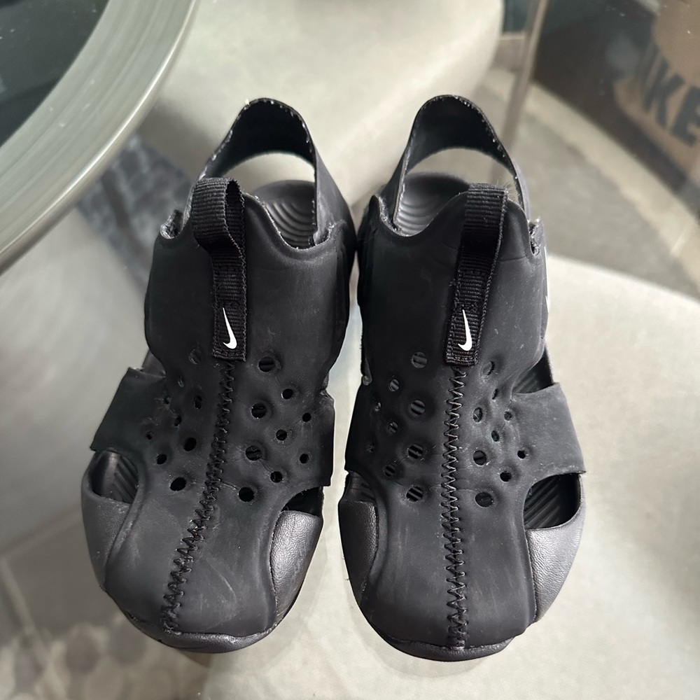 NIKE BOYS WATER SLIDES